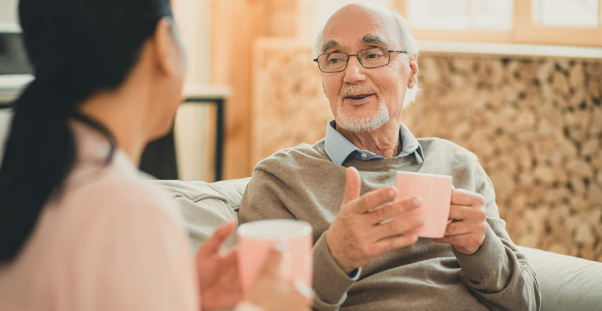Como deve ser a visita a um idoso com Alzheimer?