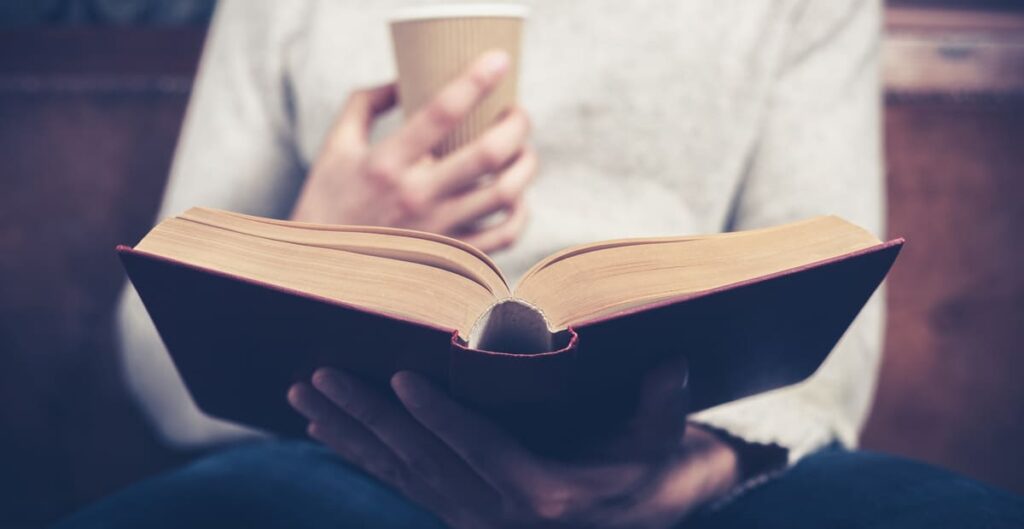 Fevereiro Roxo: veja 5 opções de livros que podem auxiliar na compreensão do Alzheimer