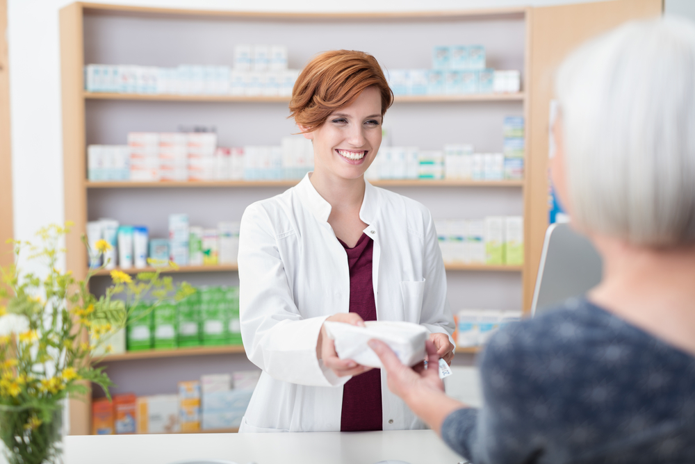 Segurança de medicação para idosos: 6 perguntas importantes para fazer ao farmacêutico
