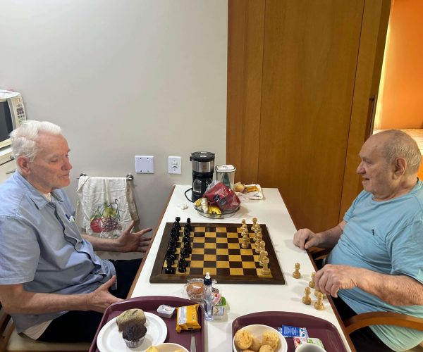 02.06 - Momento do Xadrez Sr Honório e Rodolfo - Cora Jardins (2) (1)